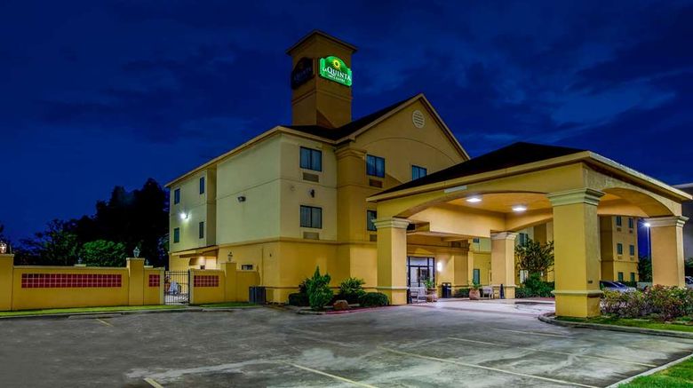 <b>La Quinta Inn & Suites Pasadena Exterior</b>. Images powered by <a href="https://iceportal.shijigroup.com/" title="IcePortal" target="_blank">IcePortal</a>.