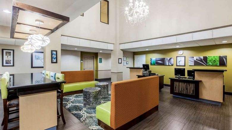 <b>La Quinta Inn & Suites Pasadena Lobby</b>. Images powered by <a href="https://iceportal.shijigroup.com/" title="IcePortal" target="_blank">IcePortal</a>.