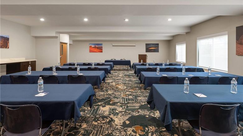 <b>La Quinta Inn & Suites Moab Meeting</b>. Images powered by <a href="https://iceportal.shijigroup.com/" title="IcePortal" target="_blank">IcePortal</a>.