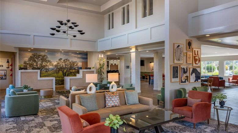 <b>La Quinta Inn & Suites Paso Robles Lobby</b>. Images powered by <a href="https://iceportal.shijigroup.com/" title="IcePortal" target="_blank">IcePortal</a>.