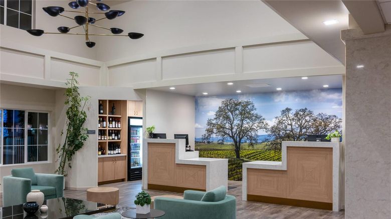 <b>La Quinta Inn & Suites Paso Robles Lobby</b>. Images powered by <a href="https://iceportal.shijigroup.com/" title="IcePortal" target="_blank">IcePortal</a>.