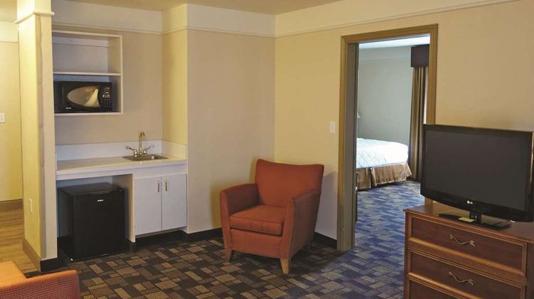 La Quinta Inn & Suites Seguin Suite