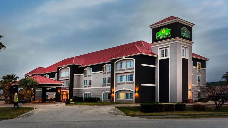 <b>La Quinta Inn & Suites Seguin Exterior</b>. Images powered by <a href="https://iceportal.shijigroup.com/" title="IcePortal" target="_blank">IcePortal</a>.