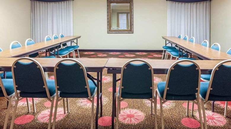 <b>La Quinta Inn & Suites Seguin Meeting</b>. Images powered by <a href="https://iceportal.shijigroup.com/" title="IcePortal" target="_blank">IcePortal</a>.