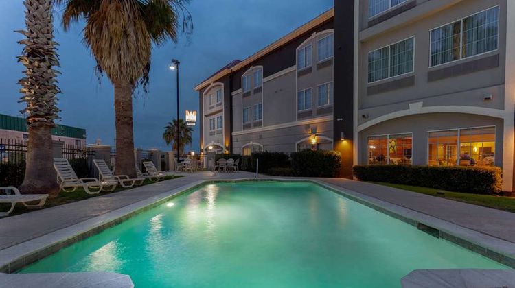 La Quinta Inn & Suites Seguin Pool