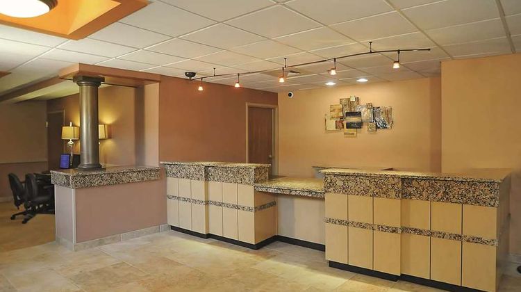 La Quinta Inn & Suites Springfield South Lobby