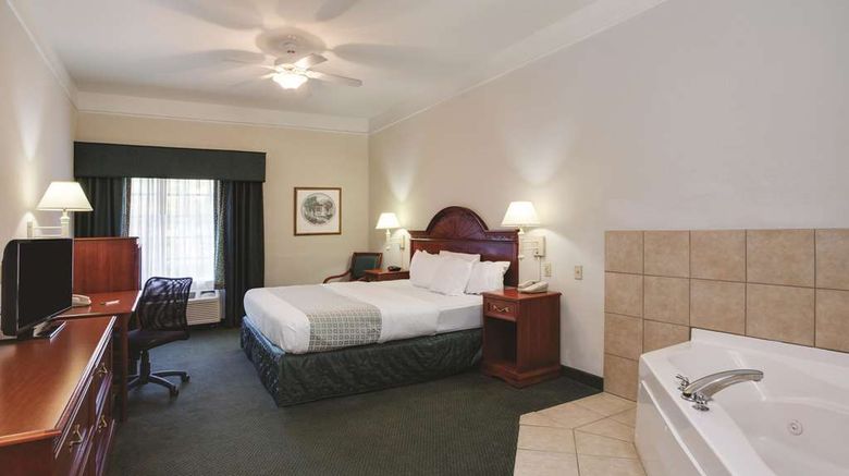 <b>La Quinta Inn & Suites-Fort Myers Arpt Suite</b>. Images powered by <a href="https://iceportal.shijigroup.com/" title="IcePortal" target="_blank">IcePortal</a>.