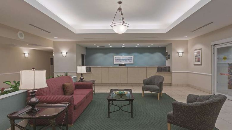 <b>La Quinta Inn & Suites-Fort Myers Arpt Lobby</b>. Images powered by <a href="https://iceportal.shijigroup.com/" title="IcePortal" target="_blank">IcePortal</a>.