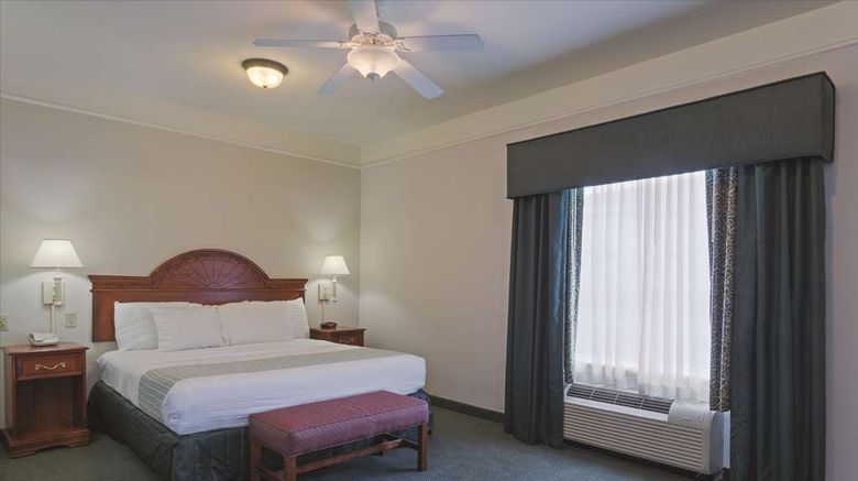 <b>La Quinta Inn & Suites-Fort Myers Arpt Suite</b>. Images powered by <a href="https://iceportal.shijigroup.com/" title="IcePortal" target="_blank">IcePortal</a>.