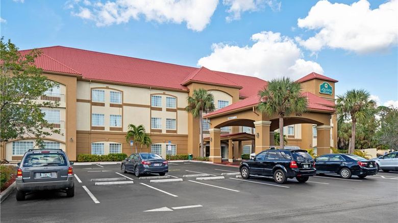 <b>La Quinta Inn & Suites-Fort Myers Arpt Exterior</b>. Images powered by <a href="https://iceportal.shijigroup.com/" title="IcePortal" target="_blank">IcePortal</a>.