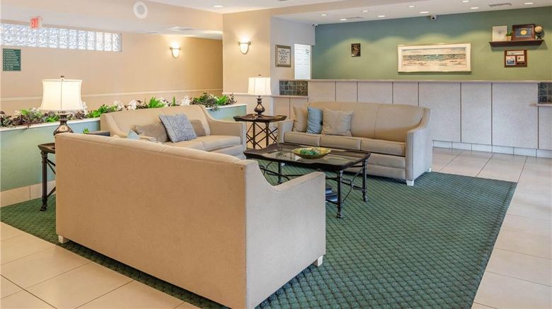 <b>La Quinta Inn & Suites-Fort Myers Arpt Lobby</b>. Images powered by <a href="https://iceportal.shijigroup.com/" title="IcePortal" target="_blank">IcePortal</a>.