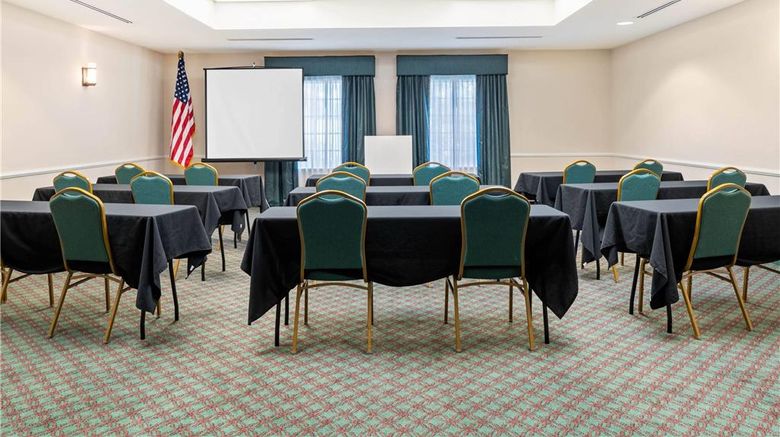<b>La Quinta Inn & Suites-Fort Myers Arpt Meeting</b>. Images powered by <a href="https://iceportal.shijigroup.com/" title="IcePortal" target="_blank">IcePortal</a>.