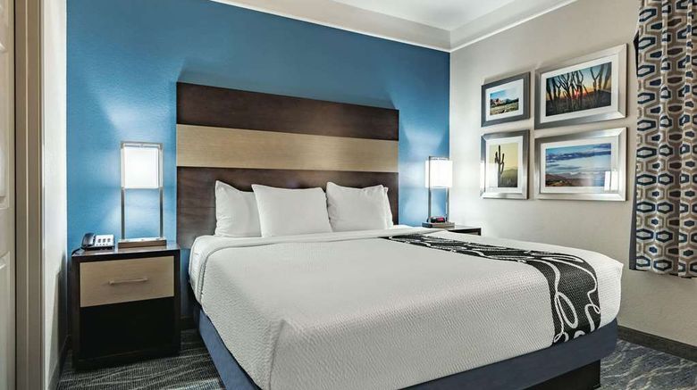 <b>La Quinta Inn & Suites I-10 West Room</b>. Images powered by <a href="https://iceportal.shijigroup.com/" title="IcePortal" target="_blank">IcePortal</a>.