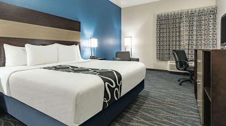 <b>La Quinta Inn & Suites I-10 West Room</b>. Images powered by <a href="https://iceportal.shijigroup.com/" title="IcePortal" target="_blank">IcePortal</a>.