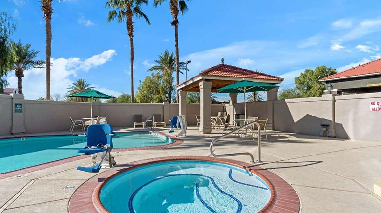 <b>La Quinta Inn & Suites I-10 West Pool</b>. Images powered by <a href="https://iceportal.shijigroup.com/" title="IcePortal" target="_blank">IcePortal</a>.
