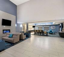 La Quinta Inn & Suites I-10 West Lobby