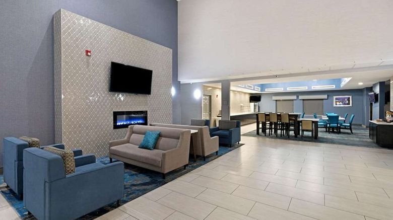 <b>La Quinta Inn & Suites I-10 West Lobby</b>. Images powered by <a href="https://iceportal.shijigroup.com/" title="IcePortal" target="_blank">IcePortal</a>.
