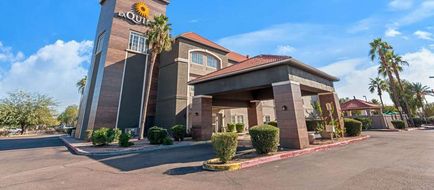 La Quinta Inn & Suites I-10 West Exterior