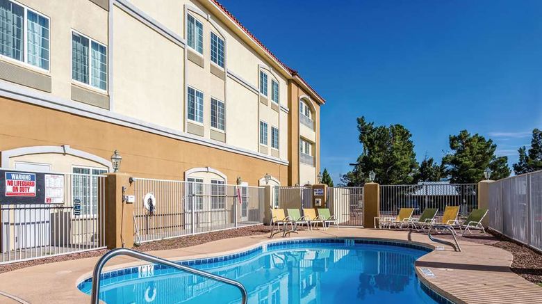<b>La Quinta Inn & Suites Deming Pool</b>. Images powered by <a href="https://iceportal.shijigroup.com/" title="IcePortal" target="_blank">IcePortal</a>.