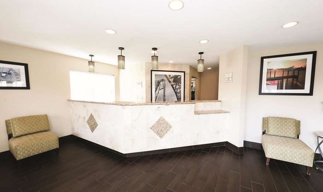 La Quinta Inn & Suites Sandusky/Cedar Pt Lobby