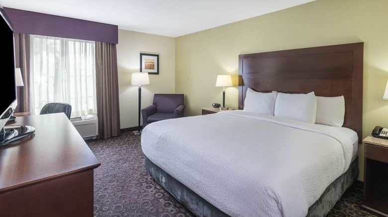 <b>La Quinta Inn & Suites LAS South Room</b>. Images powered by <a href="https://iceportal.shijigroup.com/" title="IcePortal" target="_blank">IcePortal</a>.