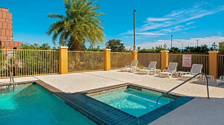 La Quinta Inn & Suites Port Arthur Pool