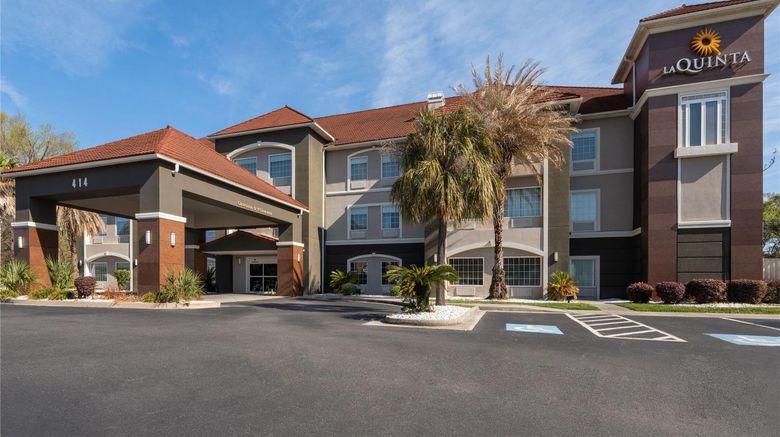 <b>La Quinta Inn & Suites Pooler Exterior</b>. Images powered by <a href="https://iceportal.shijigroup.com/" title="IcePortal" target="_blank">IcePortal</a>.