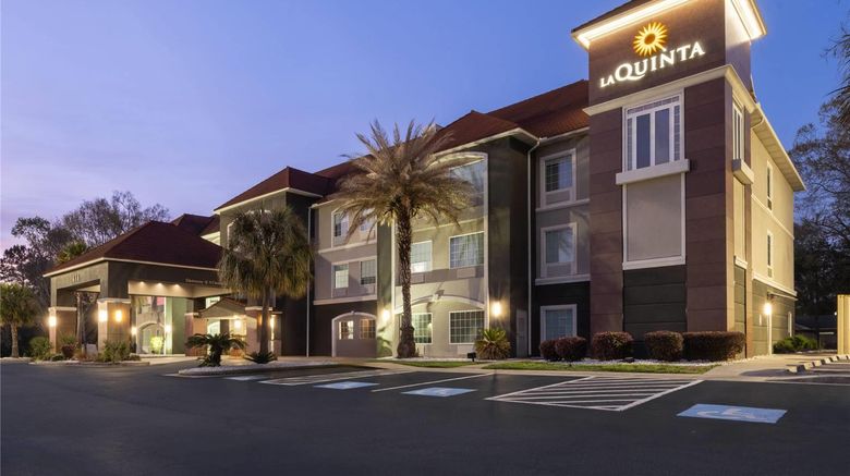 <b>La Quinta Inn & Suites Pooler Exterior</b>. Images powered by <a href="https://iceportal.shijigroup.com/" title="IcePortal" target="_blank">IcePortal</a>.