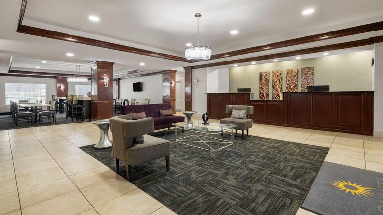 <b>La Quinta Inn & Suites Pooler Lobby</b>. Images powered by <a href="https://iceportal.shijigroup.com/" title="IcePortal" target="_blank">IcePortal</a>.