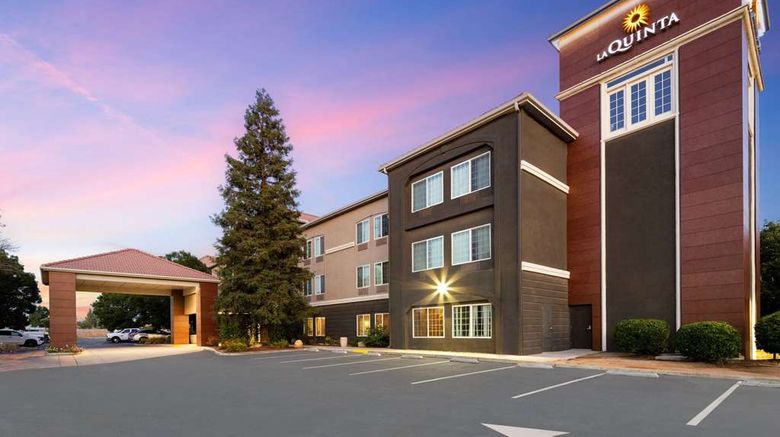 <b>La Quinta Inn & Suites Bakersfield North Exterior</b>. Images powered by <a href="https://iceportal.shijigroup.com/" title="IcePortal" target="_blank">IcePortal</a>.