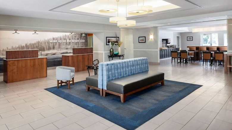 <b>La Quinta Inn & Suites Bakersfield North Lobby</b>. Images powered by <a href="https://iceportal.shijigroup.com/" title="IcePortal" target="_blank">IcePortal</a>.