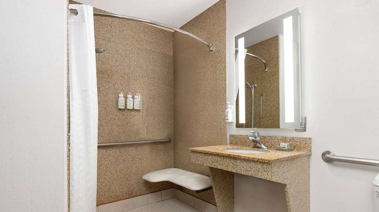 <b>La Quinta Inn & Suites Bakersfield North Room</b>. Images powered by <a href="https://iceportal.shijigroup.com/" title="IcePortal" target="_blank">IcePortal</a>.