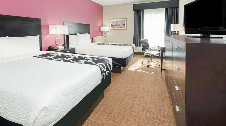 <b>La Quinta Inn & Suites Winnie Room</b>. Images powered by <a href="https://iceportal.shijigroup.com/" title="IcePortal" target="_blank">IcePortal</a>.