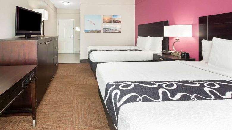<b>La Quinta Inn & Suites Winnie Room</b>. Images powered by <a href="https://iceportal.shijigroup.com/" title="IcePortal" target="_blank">IcePortal</a>.
