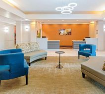 La Quinta Inn & Suites Winnie Lobby