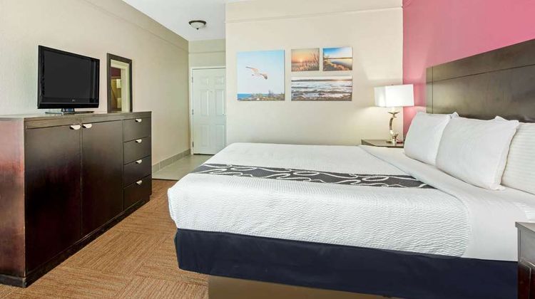 La Quinta Inn & Suites Winnie Room