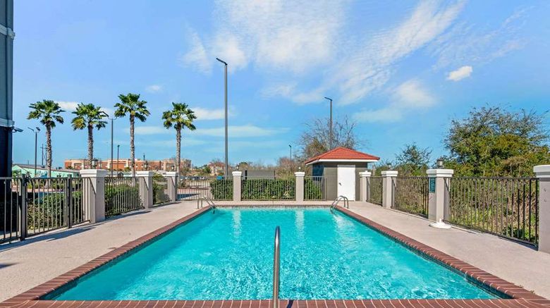 <b>La Quinta Inn & Suites Winnie Pool</b>. Images powered by <a href="https://iceportal.shijigroup.com/" title="IcePortal" target="_blank">IcePortal</a>.