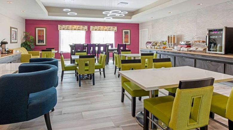 <b>La Quinta Inn & Suites Winnie Other</b>. Images powered by <a href="https://iceportal.shijigroup.com/" title="IcePortal" target="_blank">IcePortal</a>.
