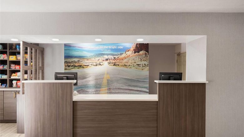 <b>La Quinta Inn & Suites Tucumcari Lobby</b>. Images powered by <a href="https://iceportal.shijigroup.com/" title="IcePortal" target="_blank">IcePortal</a>.