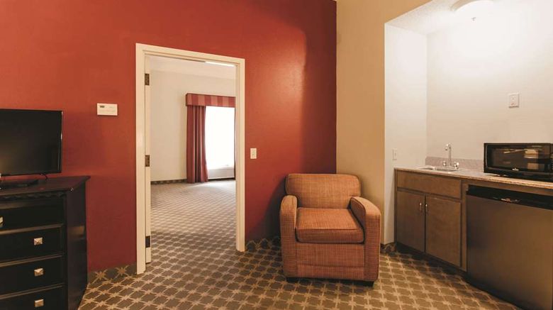 <b>La Quinta Inn & Suites Panama City Beach Suite</b>. Images powered by <a href="https://iceportal.shijigroup.com/" title="IcePortal" target="_blank">IcePortal</a>.