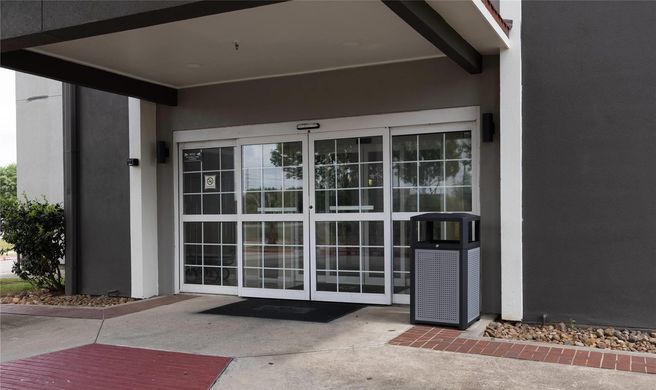 La Quinta Inn & Suites Pearland Exterior