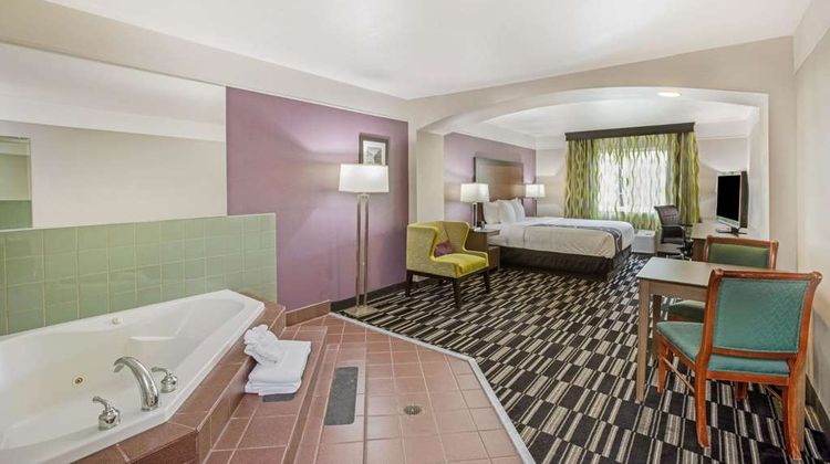 La Quinta Inn & Suites Modesto Salida Suite