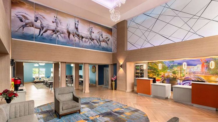 La Quinta Inn & Suites North Stone Oak Lobby