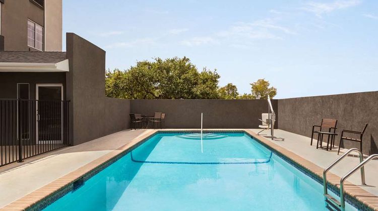 La Quinta Inn & Suites North Stone Oak Pool