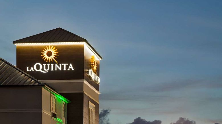 <b>La Quinta Inn & Suites North Stone Oak Exterior</b>. Images powered by <a href="https://iceportal.shijigroup.com/" title="IcePortal" target="_blank">IcePortal</a>.
