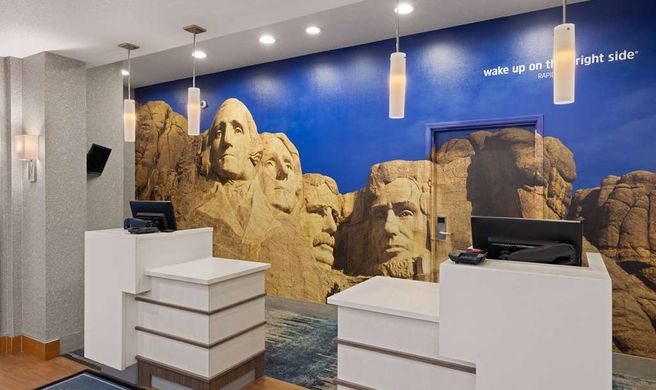 La Quinta Inn & Suites Rapid City Lobby