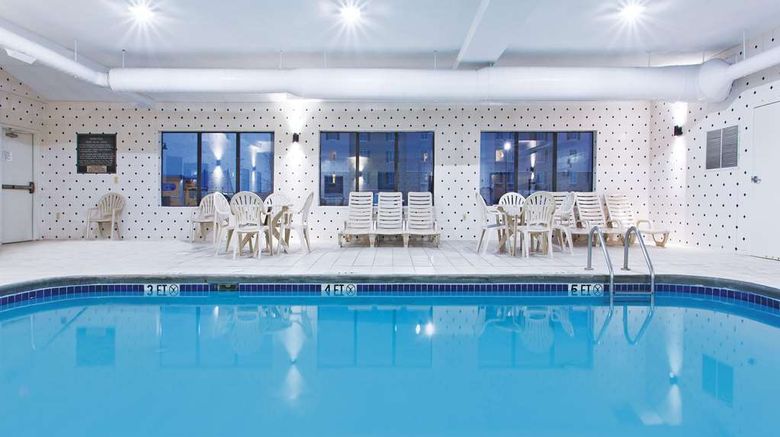 <b>La Quinta Inn Grove City Pool</b>. Images powered by <a href="https://iceportal.shijigroup.com/" title="IcePortal" target="_blank">IcePortal</a>.
