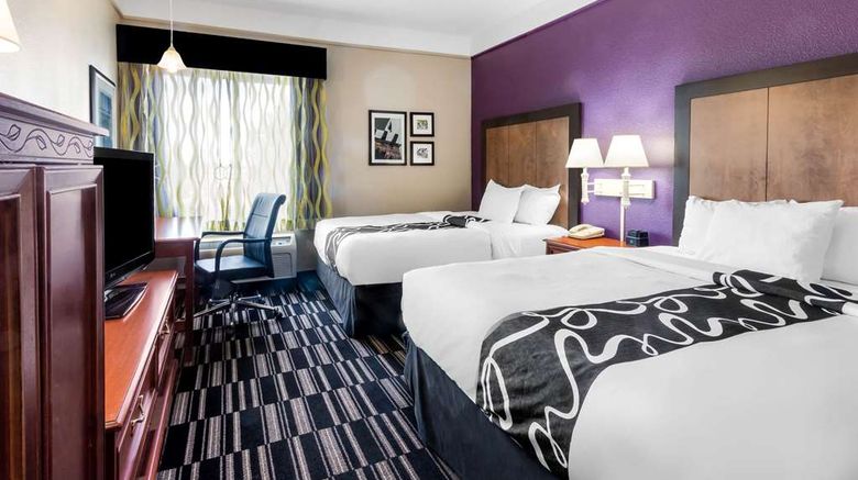 <b>La Quinta Inn & Suites Roswell Room</b>. Images powered by <a href="https://iceportal.shijigroup.com/" title="IcePortal" target="_blank">IcePortal</a>.
