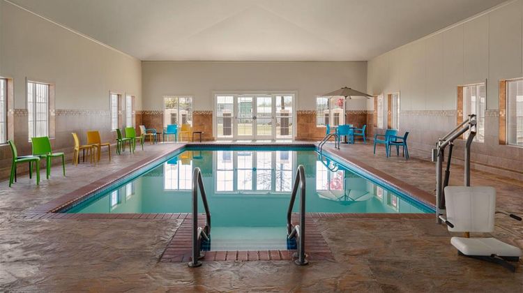 La Quinta Inn & Suites Shawnee Pool