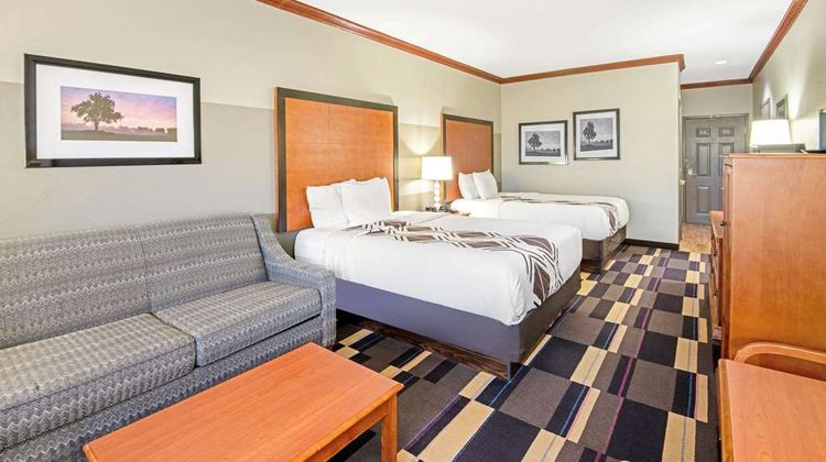 La Quinta Inn & Suites- Moore Room